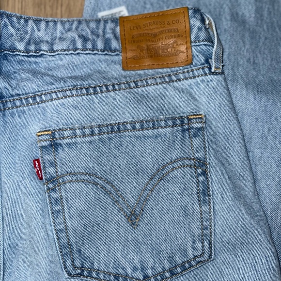 Levi's Light Blue Denim Jeans - Picture 2 of 5